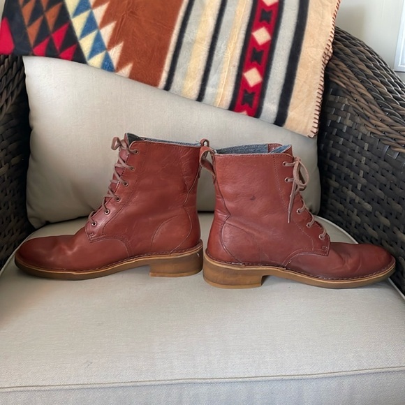 Clarks Originals lace up boots - Picture 5 of 8